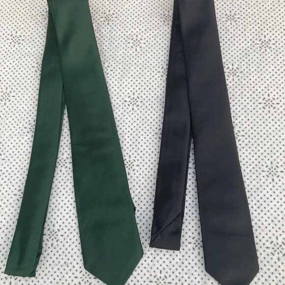 Set of 2 Men Slim Necktie Fashion Solid Ties Black and Dark Green - Picture 3 of 9